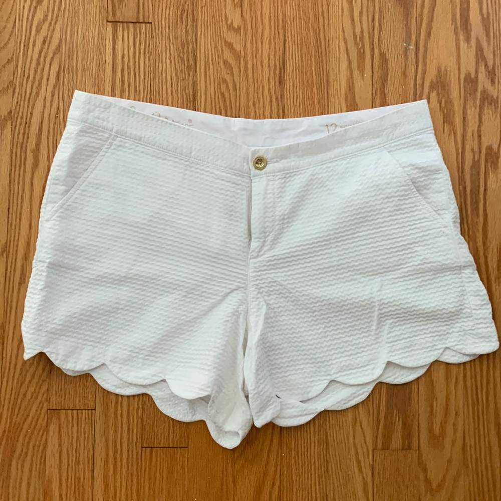 LilLy Pulitzer 5” scalloped hem shorts